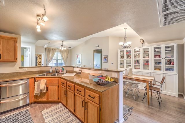 10001 Peace Way 2214, Las Vegas, NV 89147