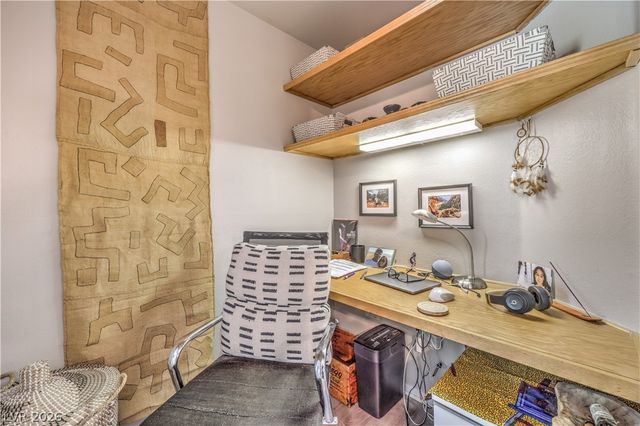 10001 Peace Way 2214, Las Vegas, NV 89147