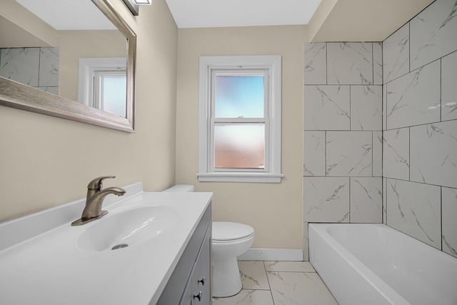 10558 S Prairie Avenue, Chicago, IL 60628