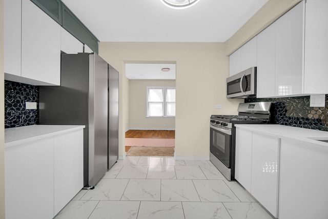 10558 S Prairie Avenue, Chicago, IL 60628