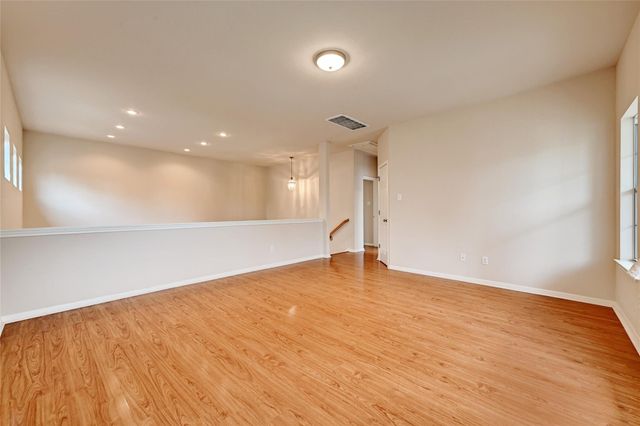 411 W St Elmo RD 34, Austin, TX 78745
