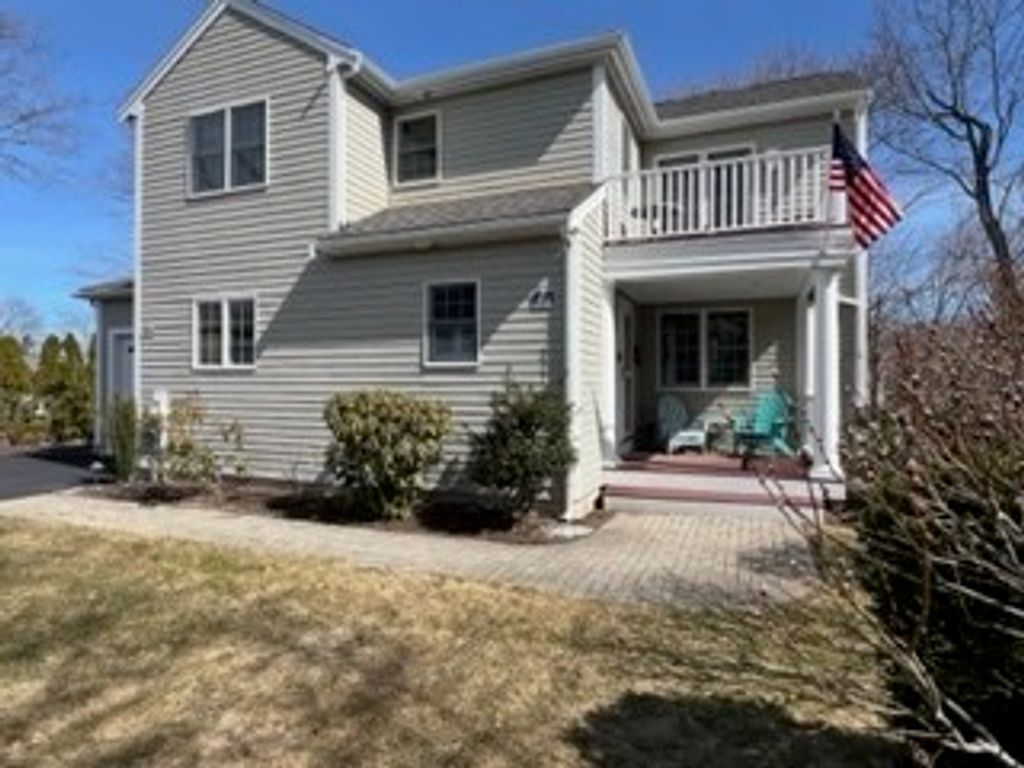 62 South Street A, Plymouth, MA 02360