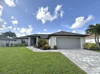 925 SW 5th TER, Cape Coral, FL 33991