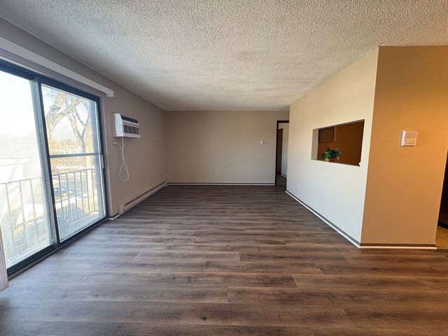 206 W Division Street L, Villa Park, IL 60181