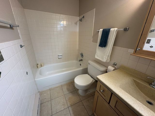 206 W Division Street L, Villa Park, IL 60181