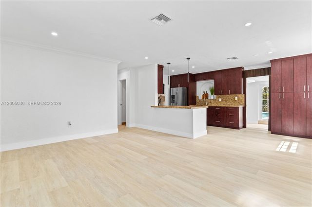 6408 Pierce St, Hollywood, FL 33024