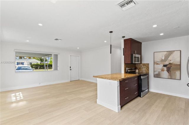 6408 Pierce St, Hollywood, FL 33024