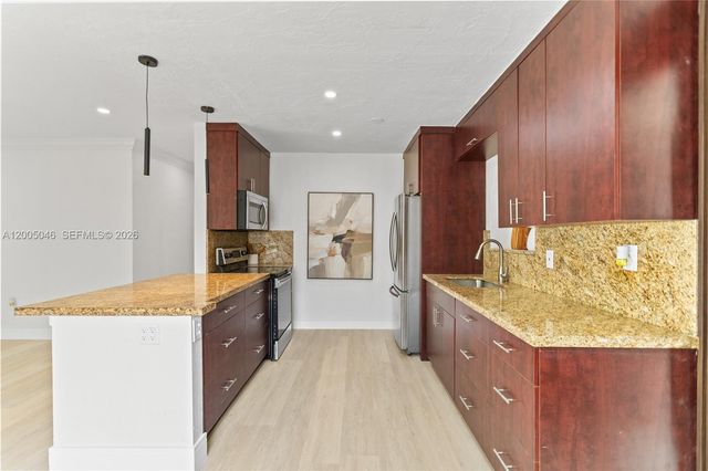 6408 Pierce St, Hollywood, FL 33024