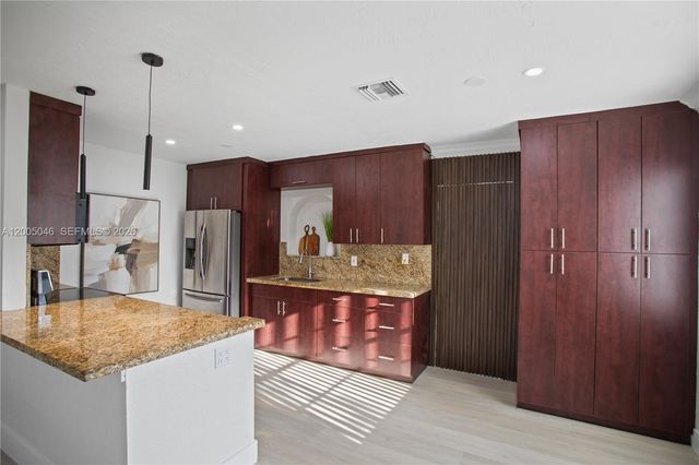 6408 Pierce St, Hollywood, FL 33024