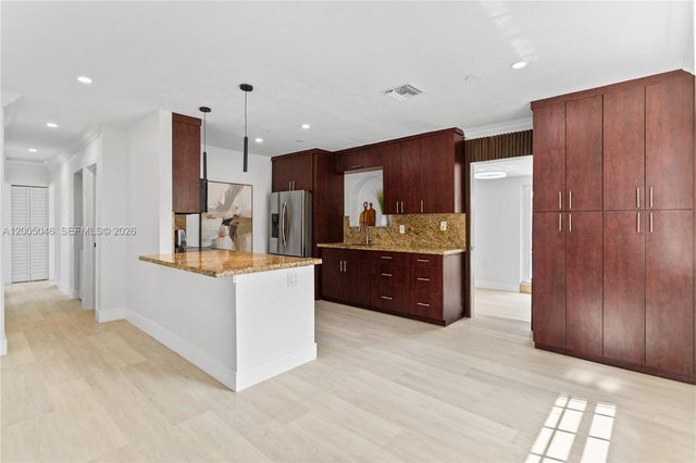 6408 Pierce St, Hollywood, FL 33024