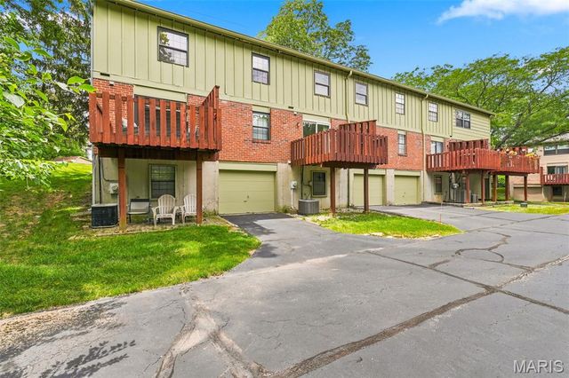 13322 Hiddendale Lane, Ballwin, MO 63021