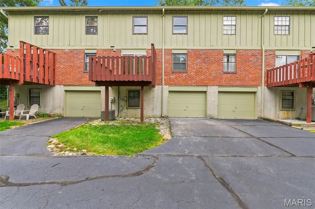 13322 Hiddendale Lane, Ballwin, MO 63021