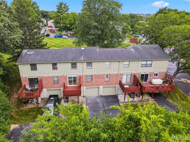 13322 Hiddendale Lane, Ballwin, MO 63021