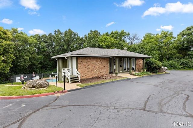 13322 Hiddendale Lane, Ballwin, MO 63021