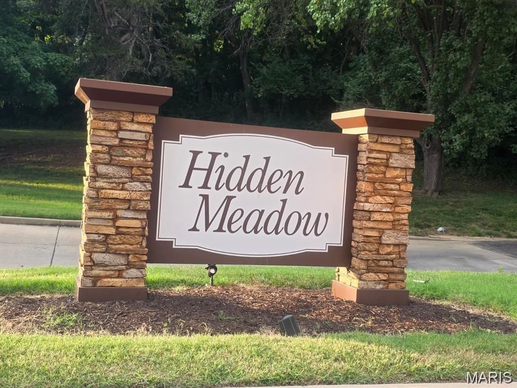 13322 Hiddendale Lane, Ballwin, MO 63021