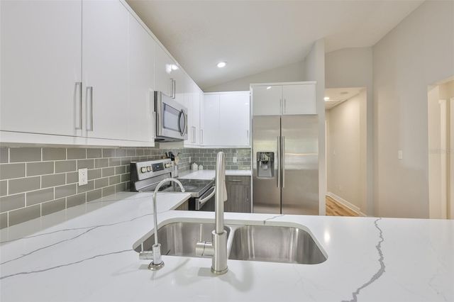 2331 W CHESTNUT STREET, Tampa, FL 33607