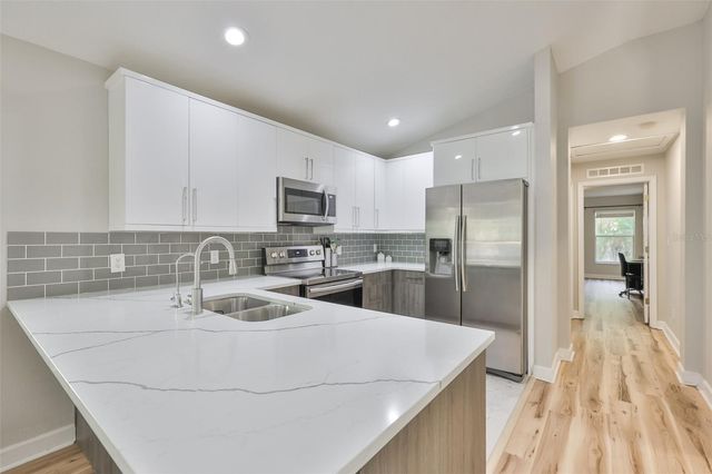 2331 W CHESTNUT STREET, Tampa, FL 33607