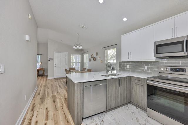 2331 W CHESTNUT STREET, Tampa, FL 33607