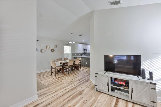 2331 W CHESTNUT STREET, Tampa, FL 33607