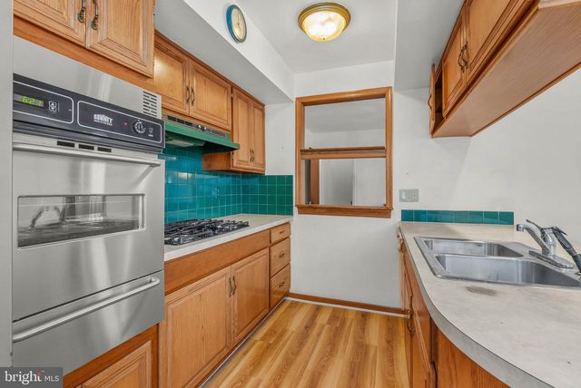 7450 HILL RD, Philadelphia, PA 19128