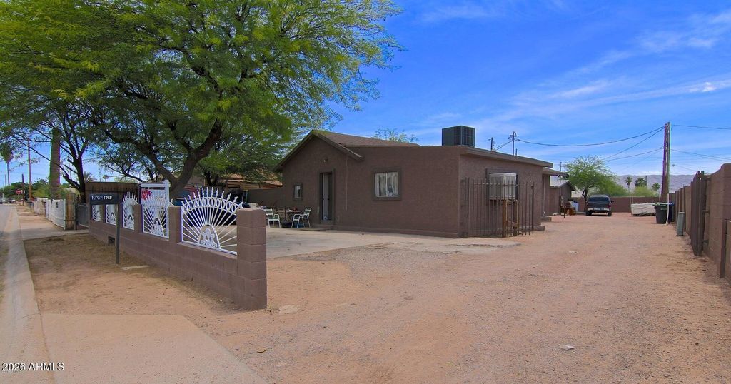 1709 E ENCINAS Lane, Phoenix, AZ 85040