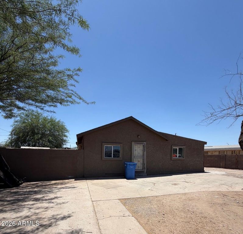 1709 E ENCINAS Lane, Phoenix, AZ 85040 — photo 2