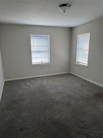 417 13th Street N, Texas City, TX 77590