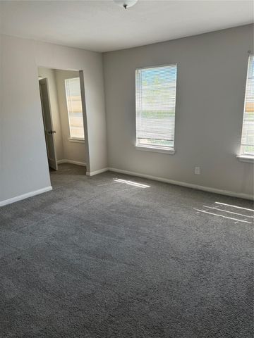 417 13th Street N, Texas City, TX 77590