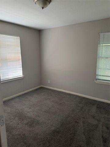 417 13th Street N, Texas City, TX 77590