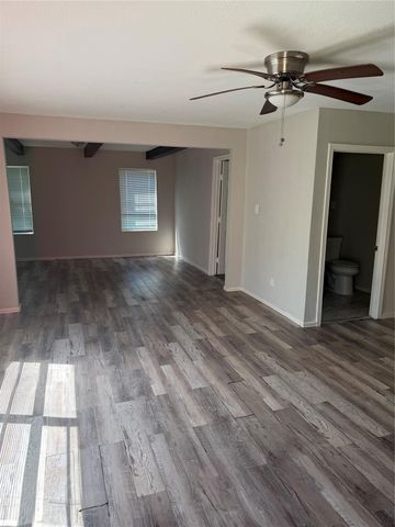 417 13th Street N, Texas City, TX 77590