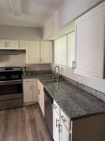 417 13th Street N, Texas City, TX 77590