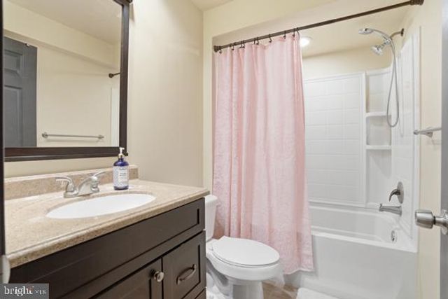5207 BLUE SKY DR, Orefield, PA 18069