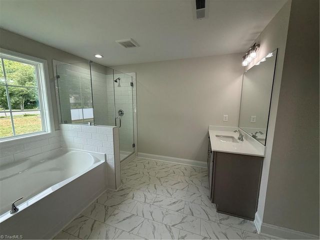 1586 Dappledown Street 58, Kernersville, NC 27284