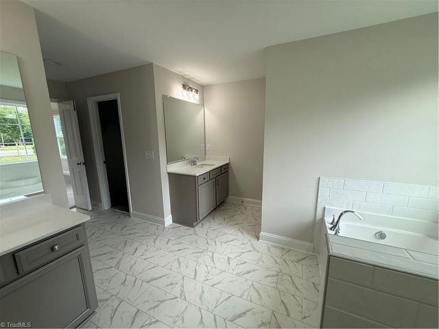 1586 Dappledown Street 58, Kernersville, NC 27284