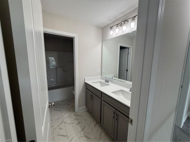 1586 Dappledown Street 58, Kernersville, NC 27284