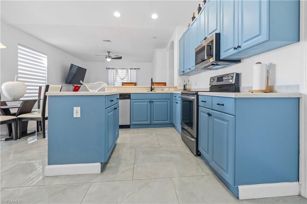 Image 8 of property listing at 2025 NW 7th TER, Cape Coral, FL 33993