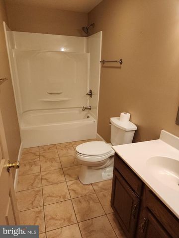 2284 N PENRYN RD, Manheim, PA 17545