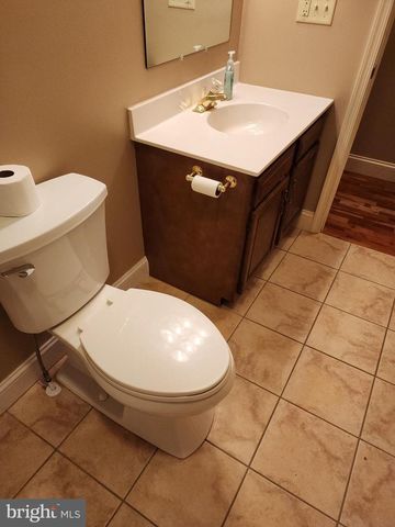 2284 N PENRYN RD, Manheim, PA 17545