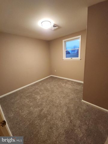 2284 N PENRYN RD, Manheim, PA 17545