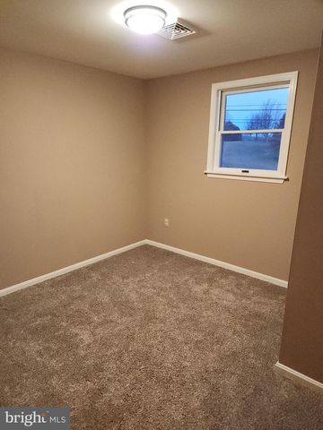 2284 N PENRYN RD, Manheim, PA 17545