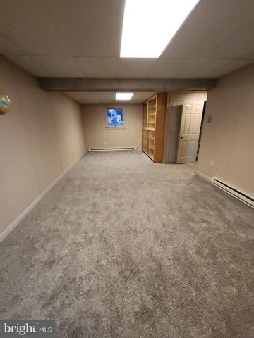 2284 N PENRYN RD, Manheim, PA 17545