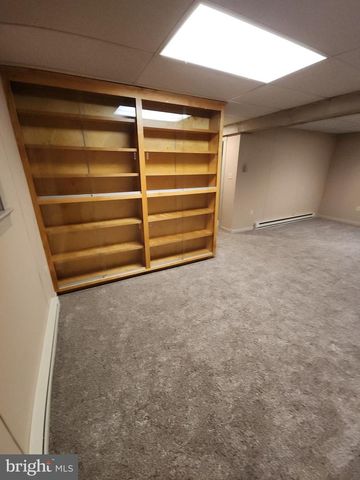 2284 N PENRYN RD, Manheim, PA 17545