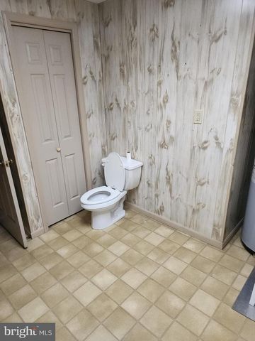 2284 N PENRYN RD, Manheim, PA 17545