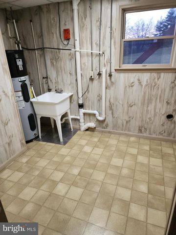 2284 N PENRYN RD, Manheim, PA 17545