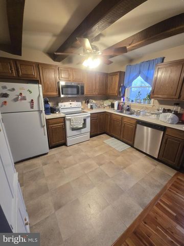 2284 N PENRYN RD, Manheim, PA 17545