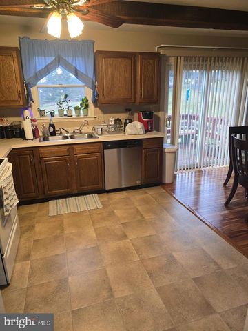 2284 N PENRYN RD, Manheim, PA 17545