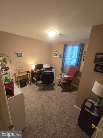 2284 N PENRYN RD, Manheim, PA 17545