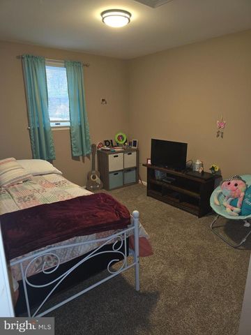 2284 N PENRYN RD, Manheim, PA 17545