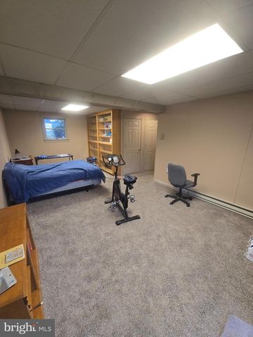 2284 N PENRYN RD, Manheim, PA 17545