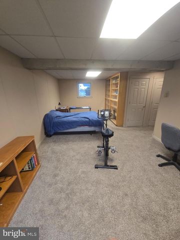 2284 N PENRYN RD, Manheim, PA 17545